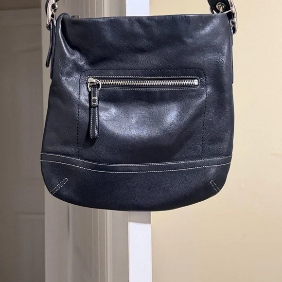 Vintage Coach Legacy 1415 Slim Duffle shoulder Bag in black with white stitching - Picture 16 of 16